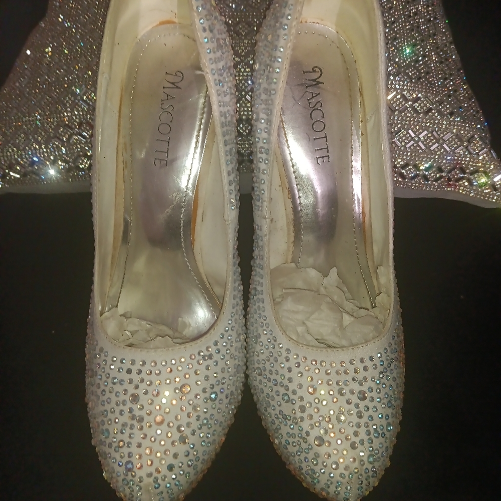 White with iridescent rhinestone heel. - Picture 3 of 4